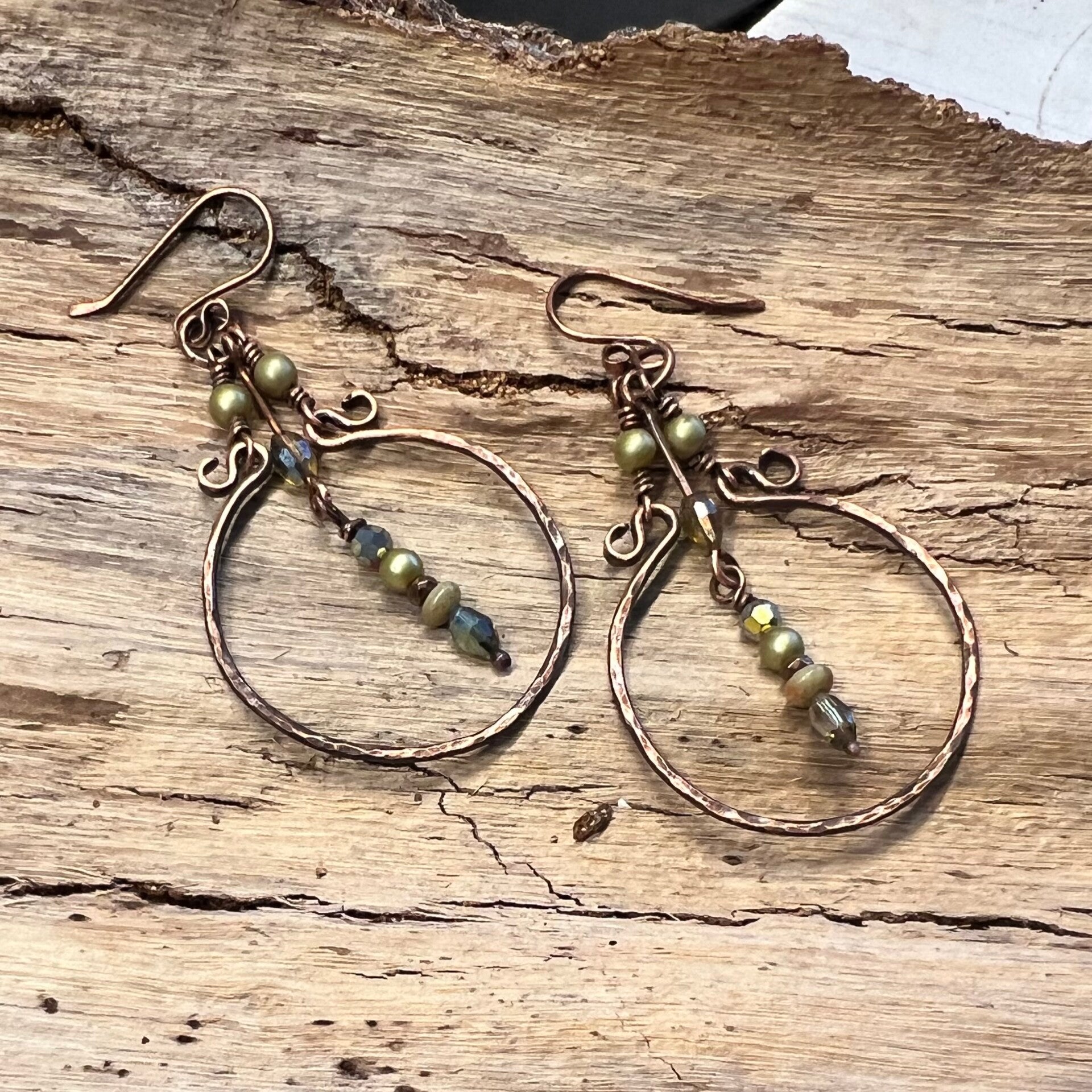 Håndlavet unika øreringe | Hoop and Drop - Skovgrøn