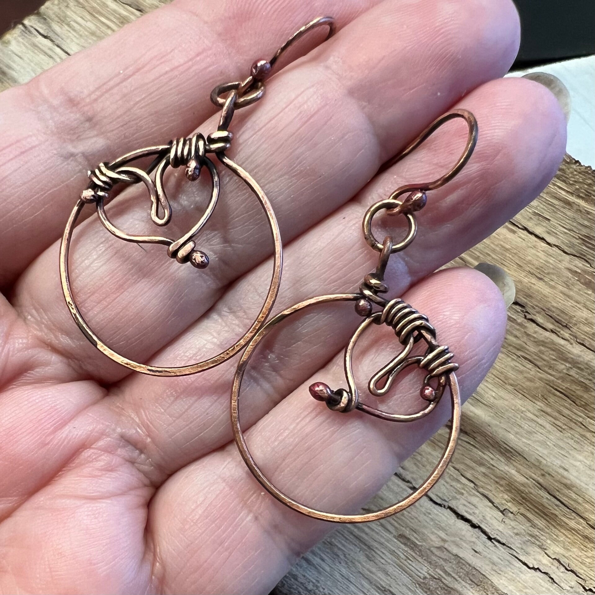 Unik håndlavet øreringe i kobber | Soulheart – Alva