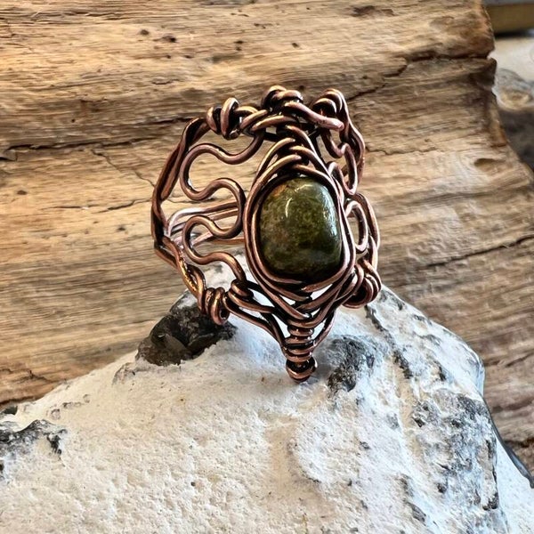 Roothbound – Grønflamme Unik håndlavet ring med Unakit
