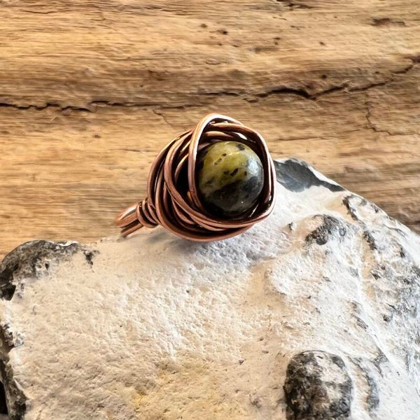 Ironroot – Freja Unik håndlavet ring med Serpentin