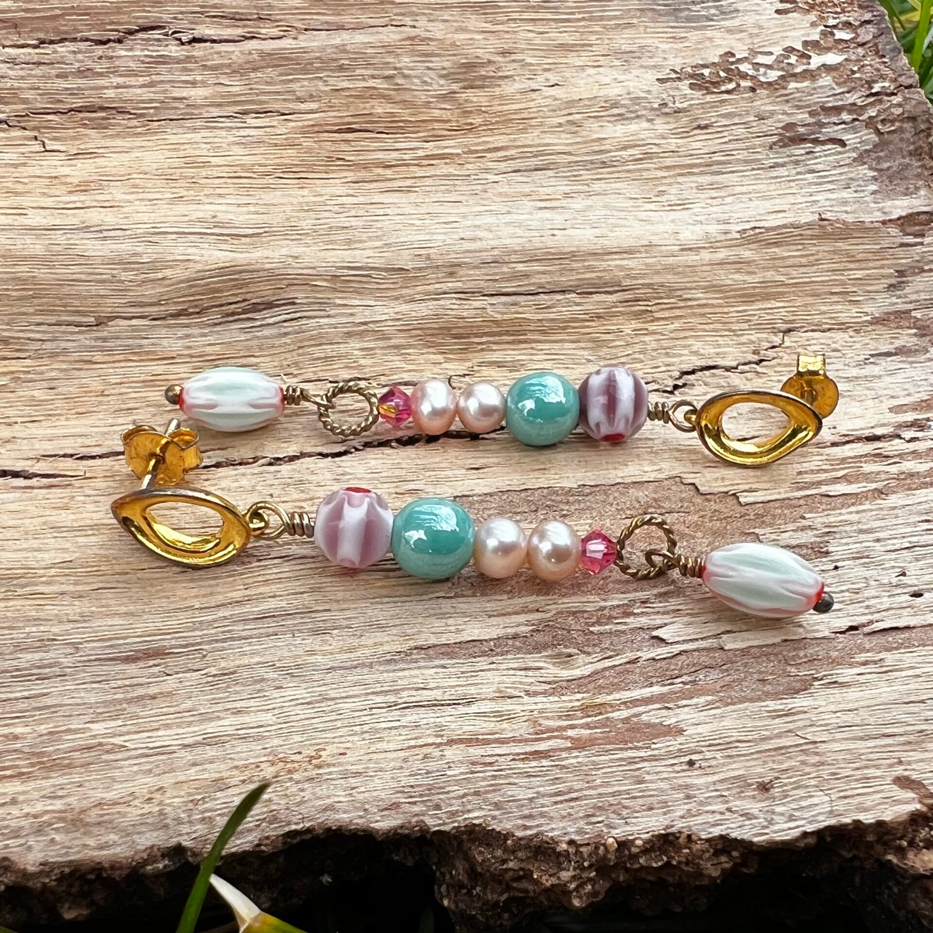 Håndlavet unika – Muse of Colors – Farvesymfoni | Forgyldte øreringe med Lampwork