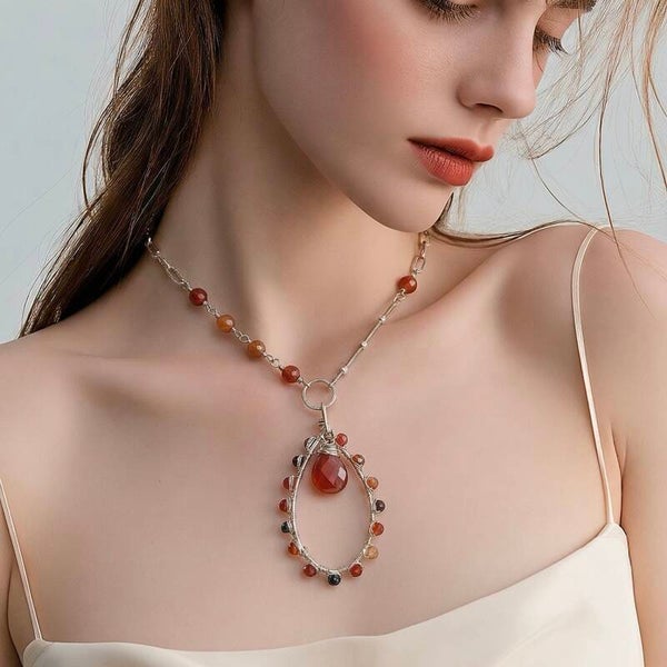 Håndlavet unika – Nordic Essence – Ilddråbe | Halskæde i Sølv 925 med Rainbow Jasper