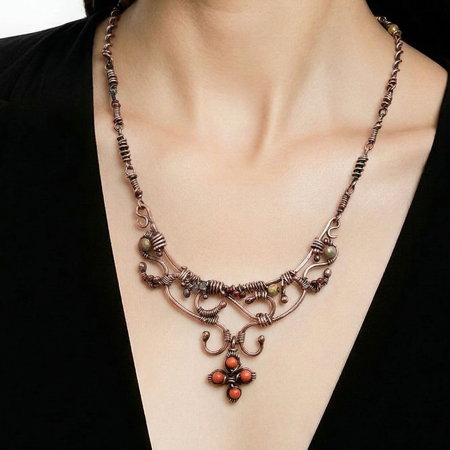 Håndlavet unika – Nordica – Ember | Kobberhalskæde med Orange Koral