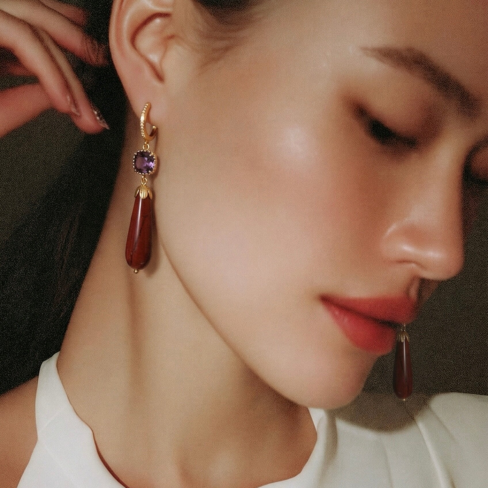 Håndlavet unika – Crimson Echo – Iduns Glød | Lange Jasper-øreringe i Sølv 925