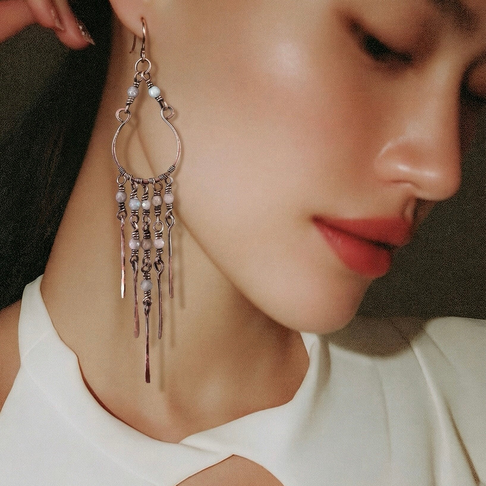 Unik håndlavet øreringe i vintage kobber og solsten | Nordica - Solrun