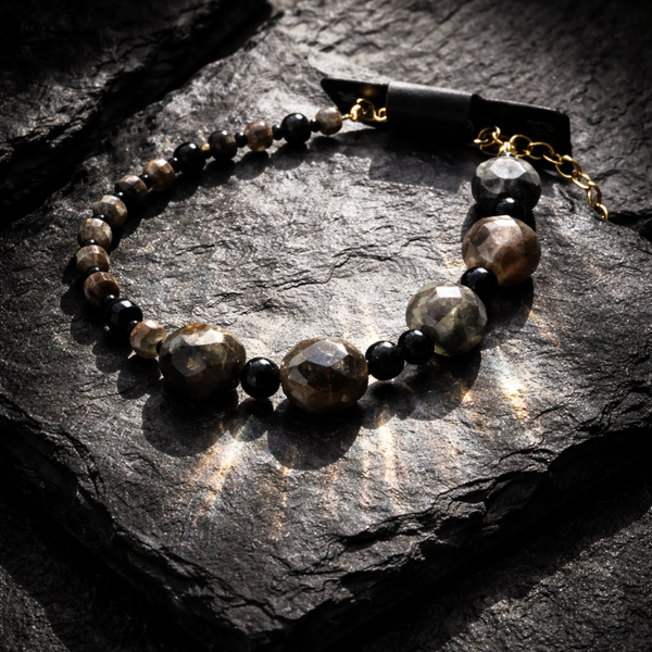 Unik håndlavet armbånd | Shadow Heart - Nattesten