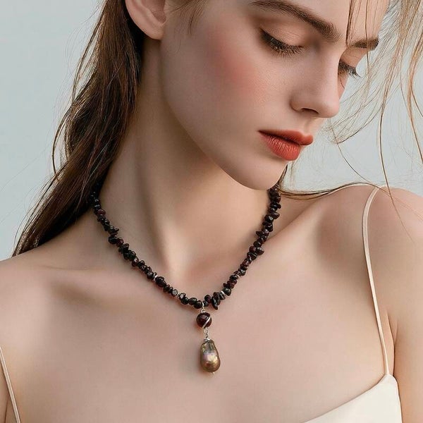 Unik håndlavet halskæde  | Earthbound -Elegance Ravel | Rav & Ferskvandsperle