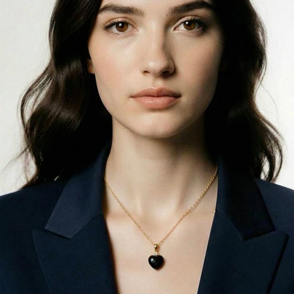 Unik forgyldt halskæde | Shadow Heart – Nattesten | Glaucophane-hjerte