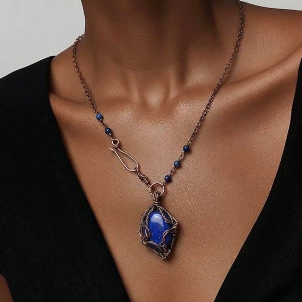 Unik håndlavet halskæde | i Shadow Root – Bláinn | kobber & Lapis Lazuli