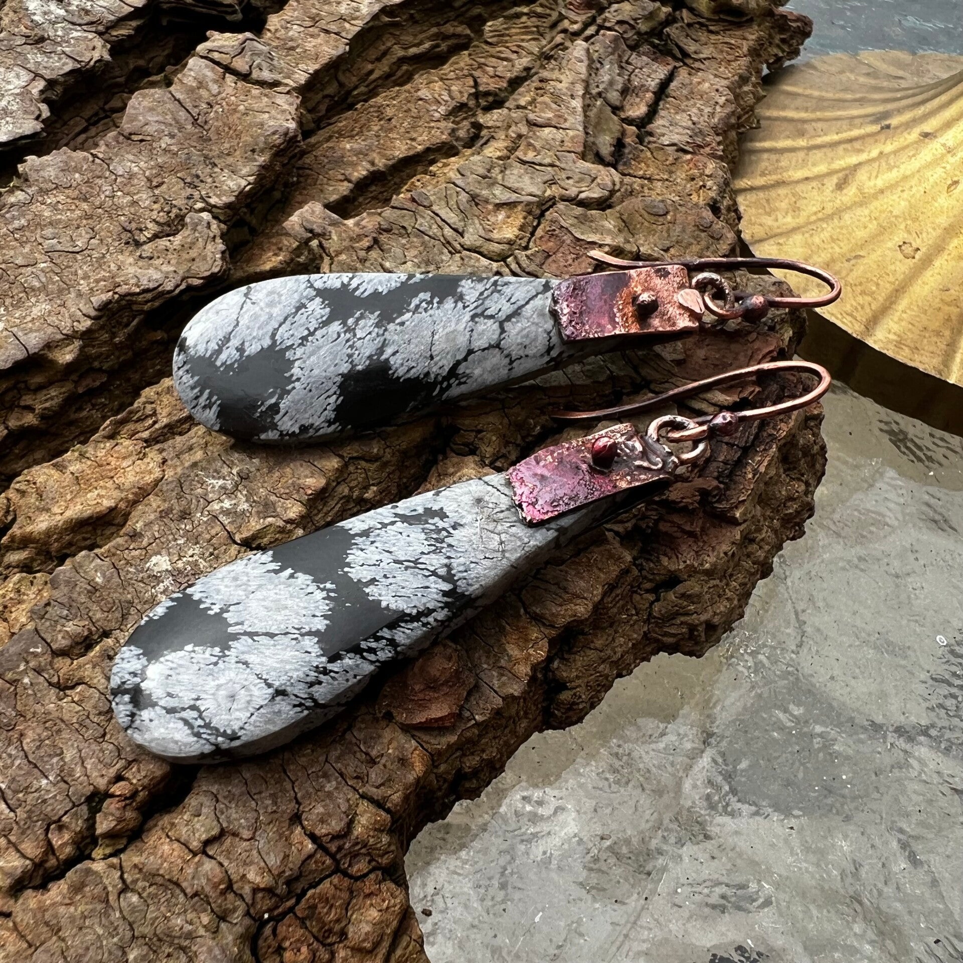Unik håndlavet øreringe | Nature Spirit – Skadi | Snowflake Obsidian