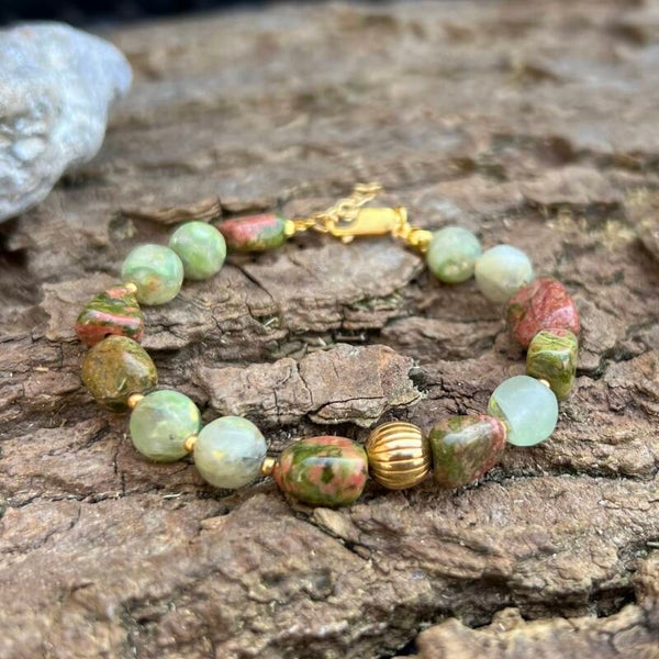 Unik håndlavet armbånd | Nordkraft Solfald | Unakite & Dolomit