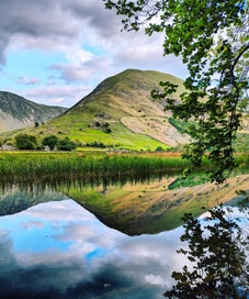 Explore the best things to do in the Lake District, from hiking scenic fells and walking around beautiful lakes to visiting charming villages, local attractions, family-friendly activities, and hidden gems across Cumbria – perfect for outdoor adventures a