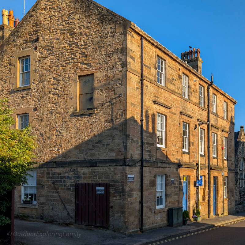 Side and front view of the former Queen Street police station, now the Old Court House, beside Hall Street in Barnard Castle.