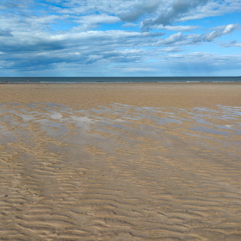 Sandy beach on the coastal walk from Seahouses to Bamburgh