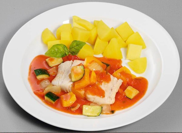 43406 Seelachsfilet in einer Tomatensoße  „Mediterrane Art“ mit Grill-Gemüse dazu Kartoffelwürfel                                         -Laktosefrei, Glutenfrei-