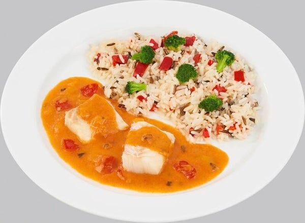 43417 Filetstücke vom Kabeljau in Tomatensoße dazu eine Reis-Wildreis-Kombination mit Gemüse                       -Glutenfrei