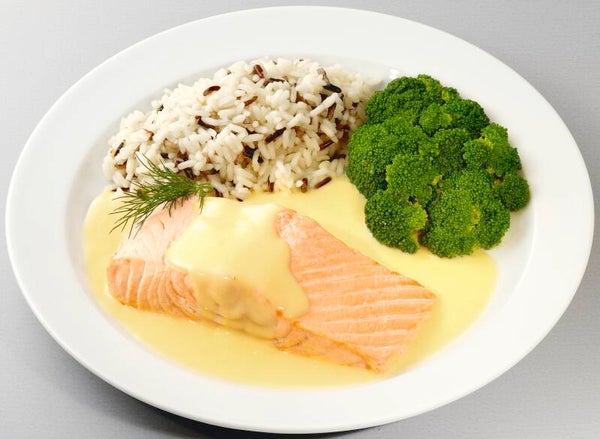 43455 Lachsfilet in feiner Buttersoße mit Brokkoli und einer Reis-Wildreiskombination