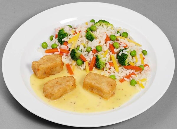 93493 Gebackene Filetstücke vom Alaska - Seelachs in Senfsoße mit buntem Gemüsereis