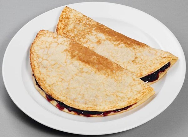 66525 Zwei Pfannkuchen gefüllt mit Blaubeer-Kompott