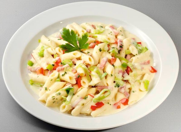 66551 Nudeln in Rahmsoße mit Lauch und herzhaftem Schinken