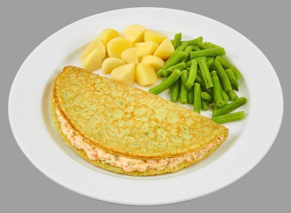 63570 Herzhafter Spinatpfannkuchen mit Frischkäsefüllung dazu grüne Bohnen und Kartoffelwürfel