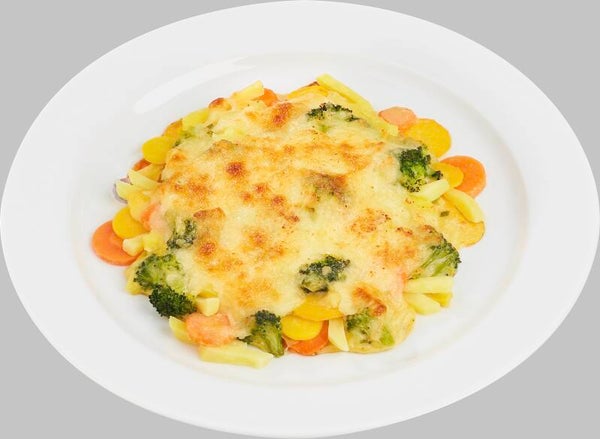 63585 Kartoffel-Gemüse-Auflauf mit Brokkoli, Möhren und Zwiebeln in heller Soße, mit Käse überbacken