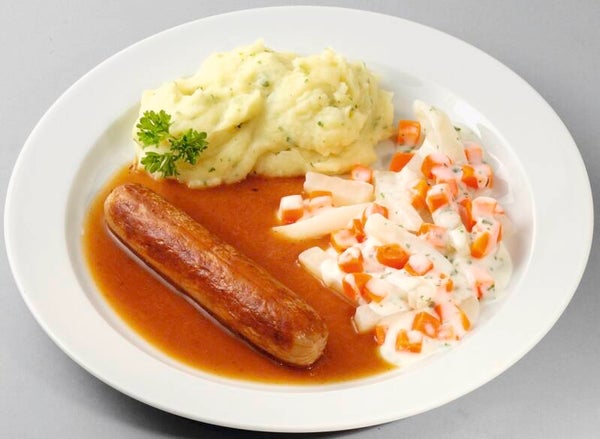 66082 Feine Bratwurst vom Schwein in dunkler Soße mit Kohlrabi-Möhrengemüse und Stampfkartoffeln