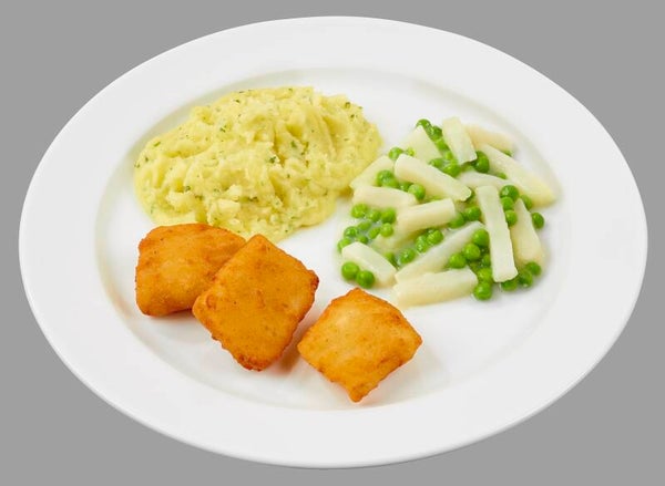 93434 Gebackene Filetstücke vom Alaska - Seelachs dazu Kohlrabi-Erbsen-Gemüse in cremiger Soße  und Stampfkartoffeln