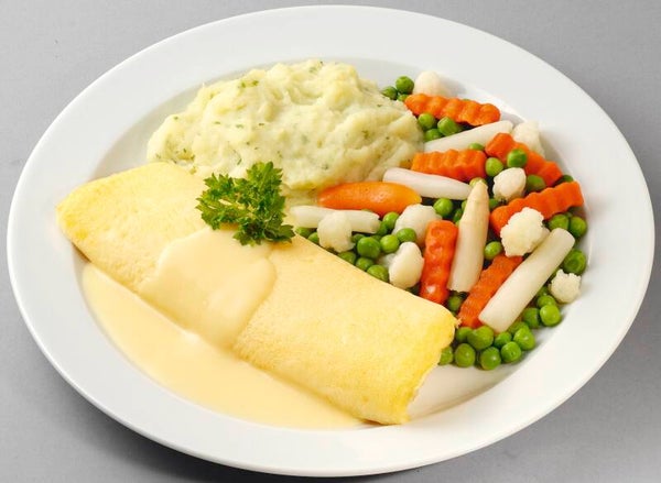 66554 Goldgelbes Eieromelette in Kräutersoße mit Gemüse "Leipziger Allerlei" und Stampfkartoffeln