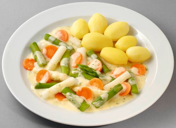 66599 Buntes Spargelgemüse-Ragout in feiner Soße, dazu Salzkartoffeln