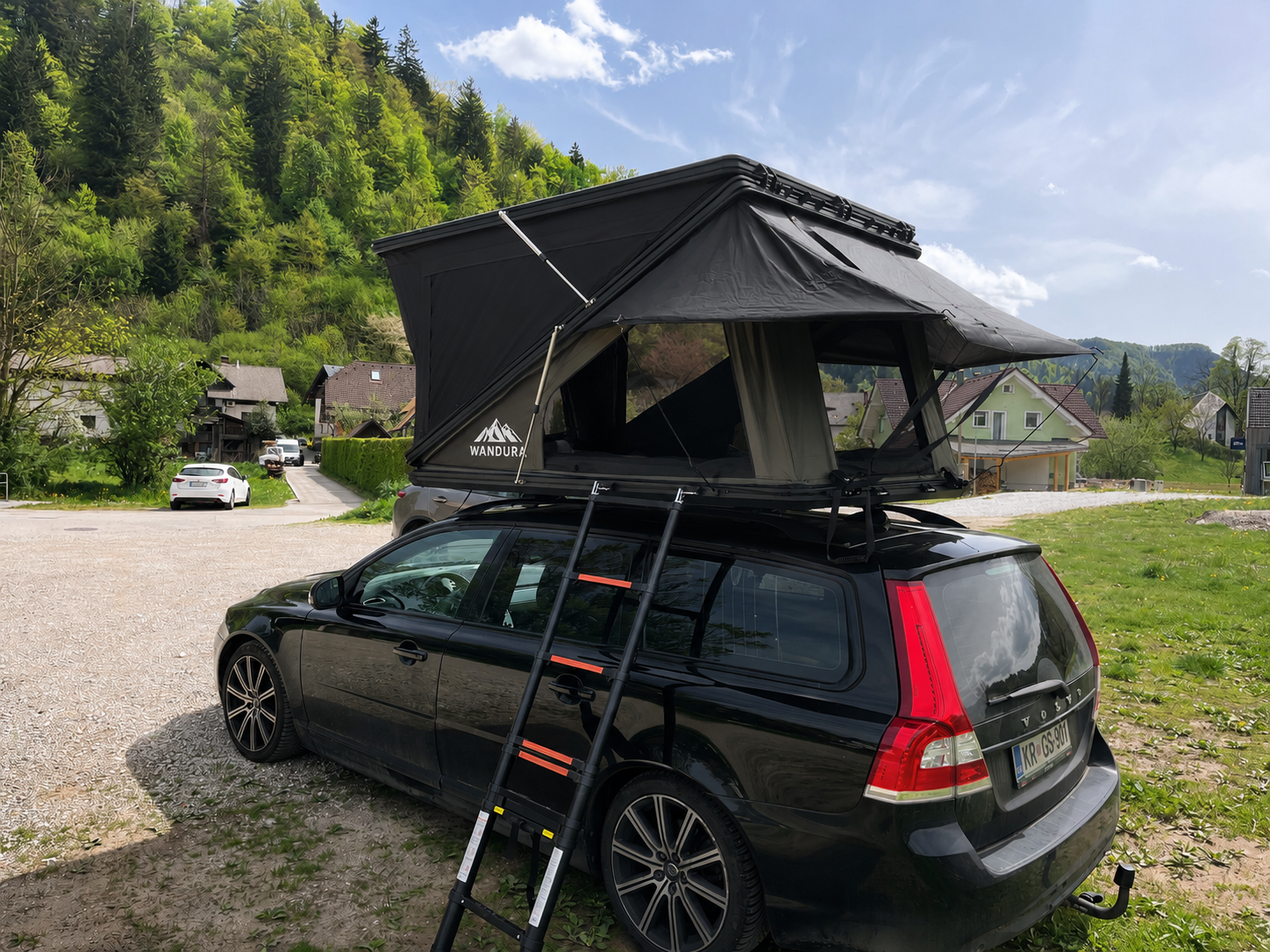 Strešni šotor WANDURA Nomad nameščen na avtu