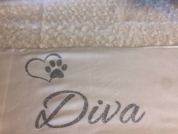 Dekentje met naam en pootjes