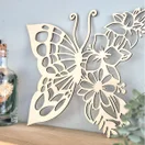 Houten wanddecoratie van een vlinder, mooi aan de muur en leuk voor het zomerse gevoel