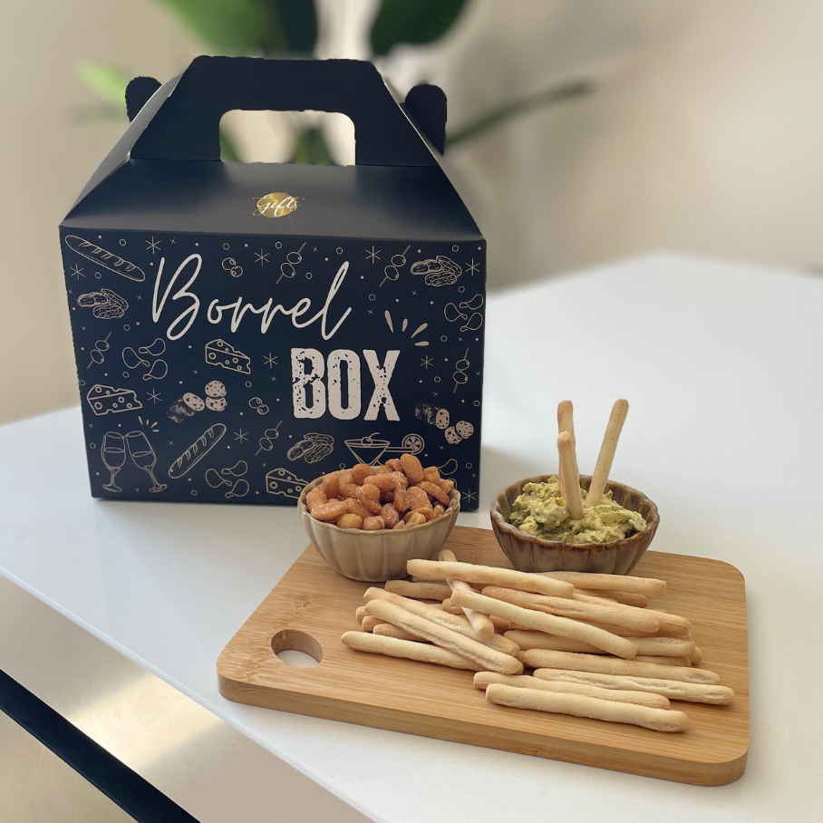 Borrelpakket cadeau met gepersonaliseerd tapasplankje