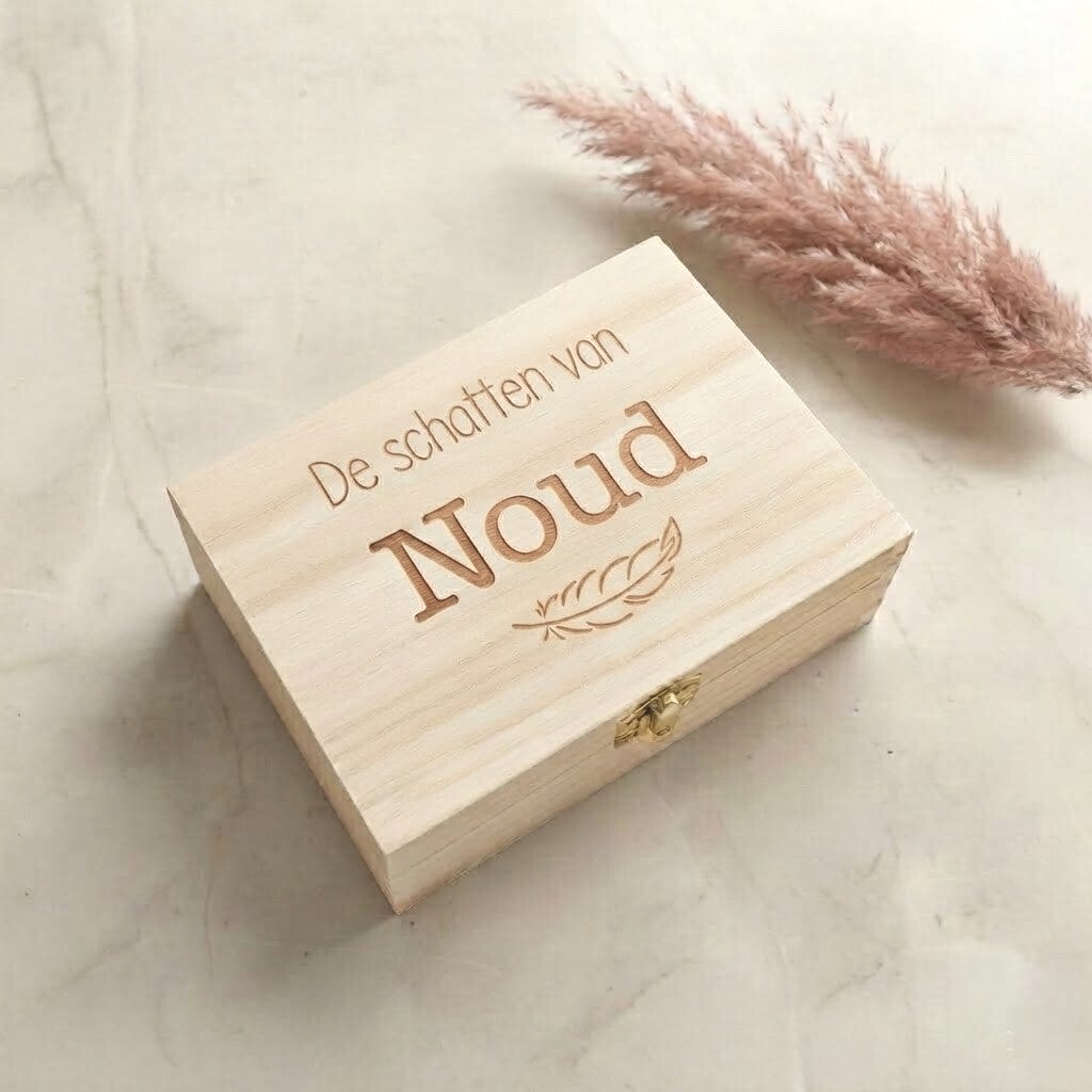 Houten kistje met naam | Bewaardoos voor schatten