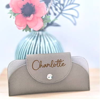 Brillenkoker met naam | Drukknoop