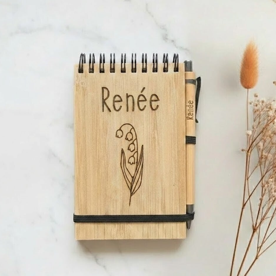 Notitieboekje gepersonaliseerd | Geboortebloem & gegraveerde pen