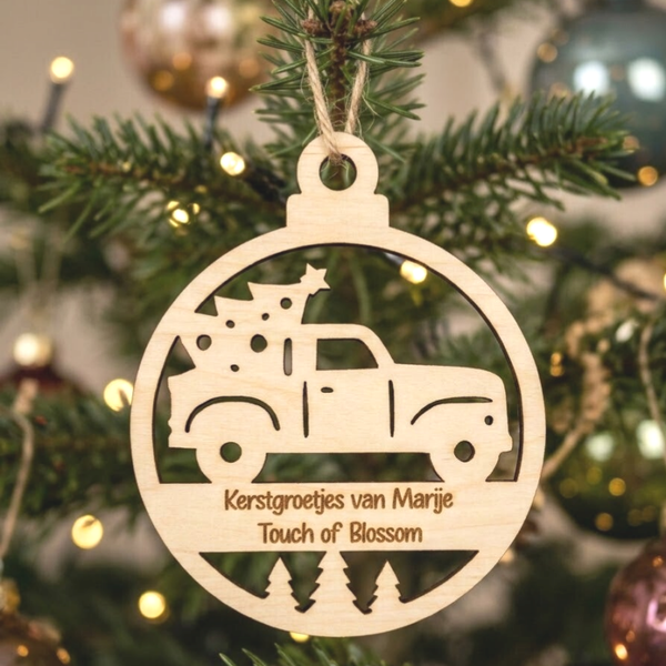 Gepersonaliseerde kerstbal hout | Pick-up met kerstboom