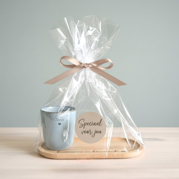 Gepersonaliseerd cadeaupakket | Mok met naam & serveerplankje