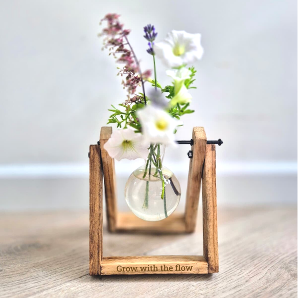 Glazen vaasje in houder