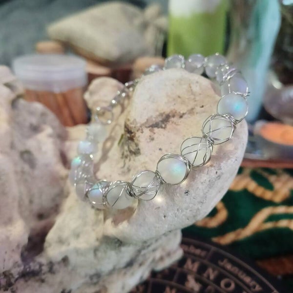 “Moonlit Whispers” / "Kuutamon kuiskaus"