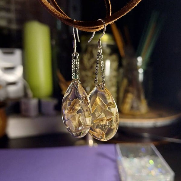 🌿 “Witch’s Breath” – Earrings of Sage & Clarity