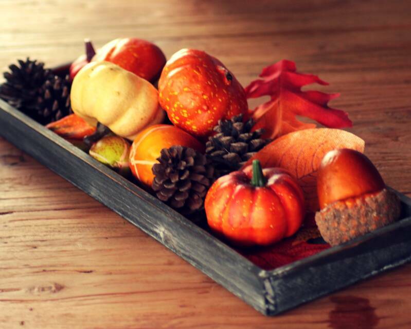 herfst in huis, decoreren met tweejarige peuter