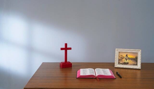 Hoe verhoudt de Heer zich tot de Bijbel?