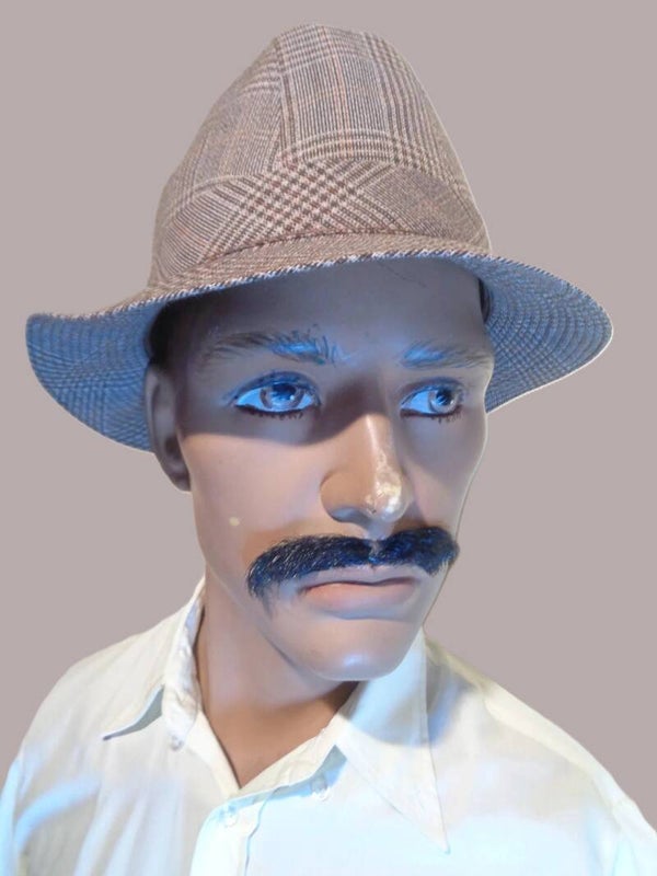 A2619 : Chapeau Lacoste