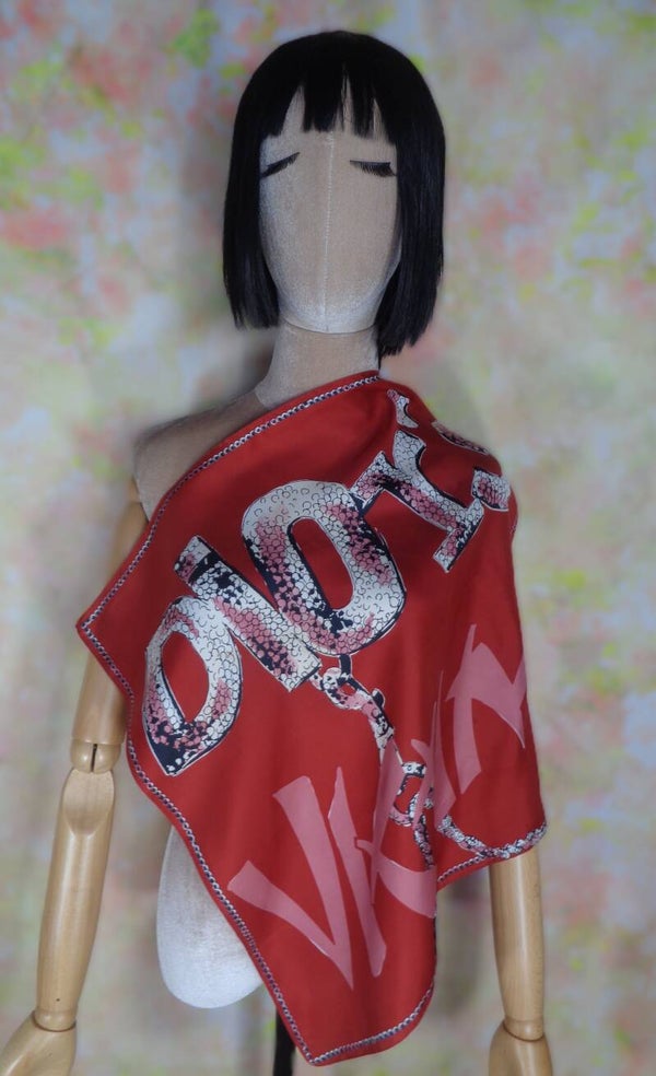 PA622 : Carré Christian Dior