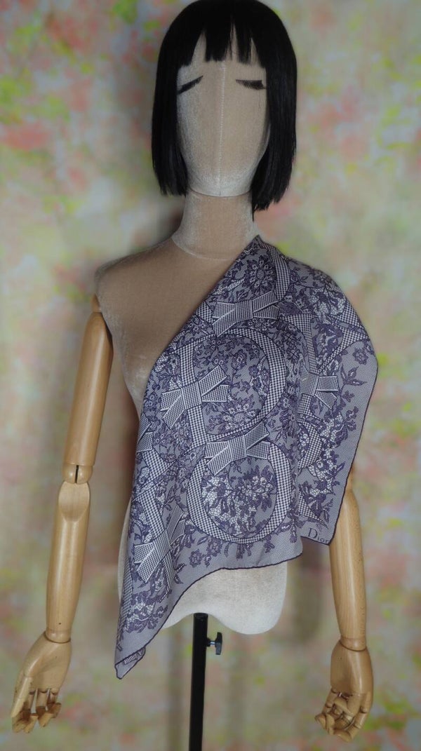 PA615 : Carré Christian Dior