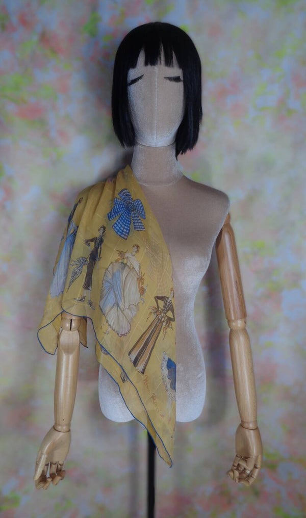 PA643 : Carré Nina Ricci