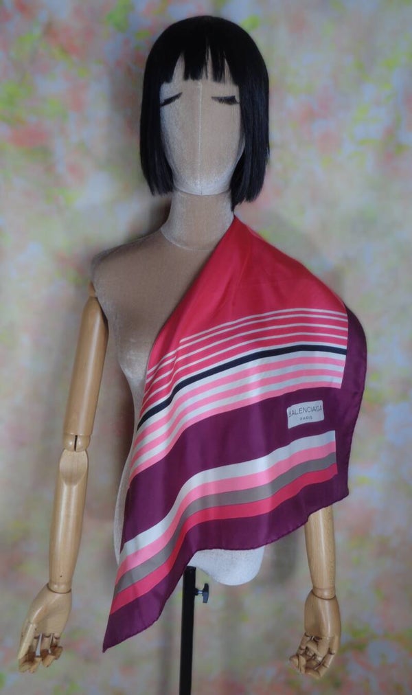 PA677 : Carré Balenciaga 80's