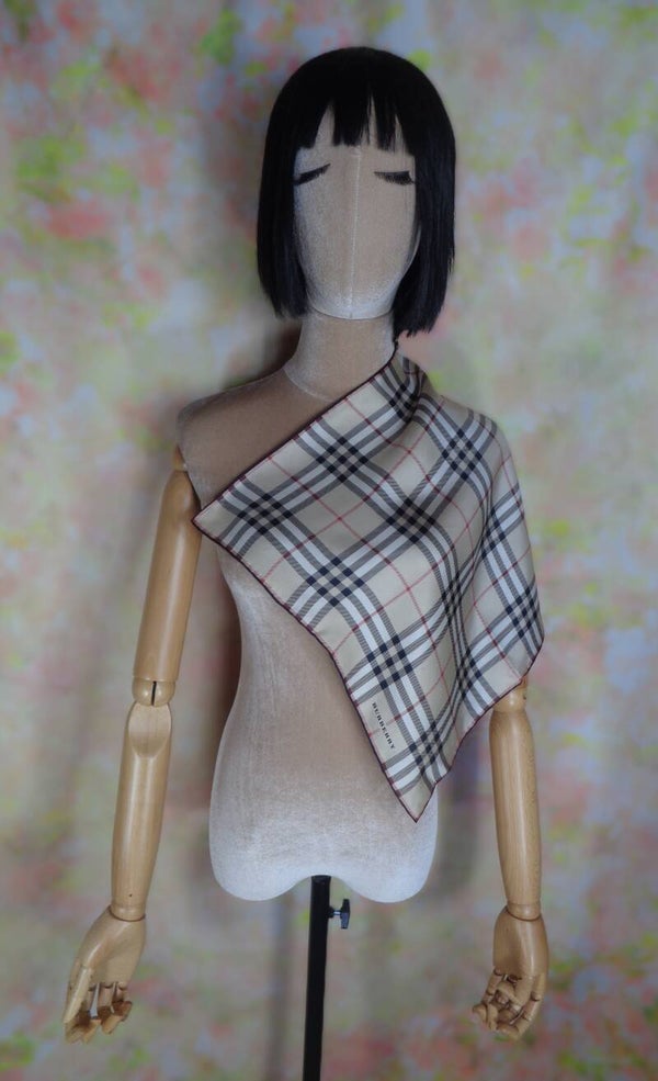 PA655 : Carré Burberry